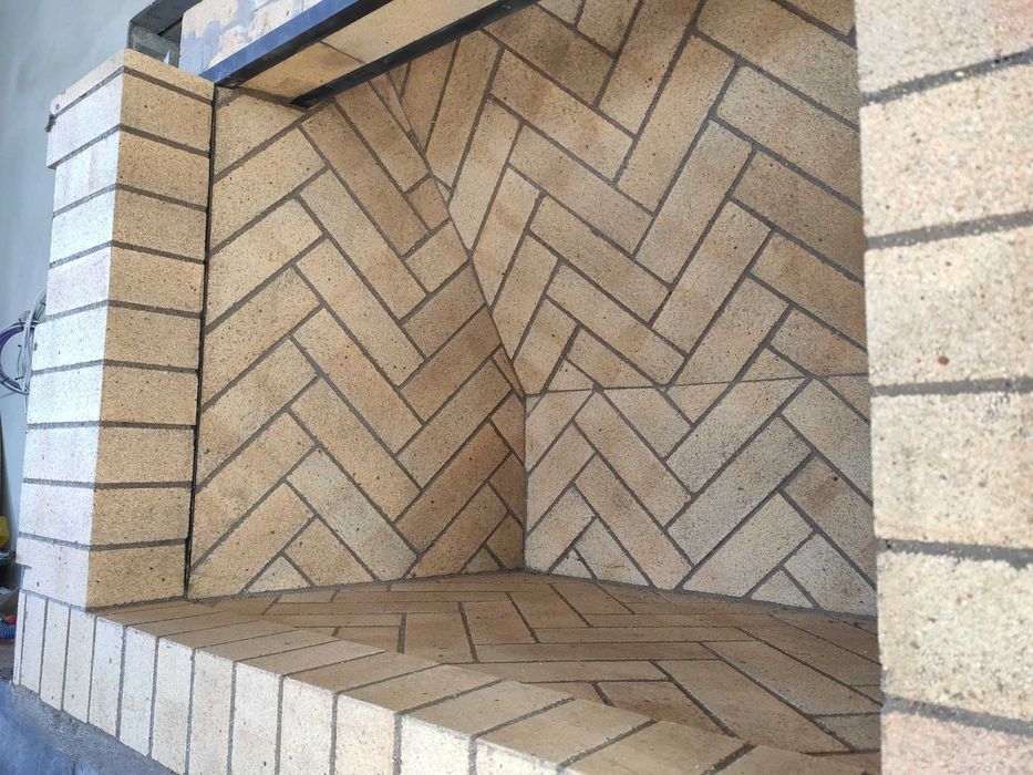 Kominek otwarty palenisko szamotowe otwarte Warszawa z cegły zdun