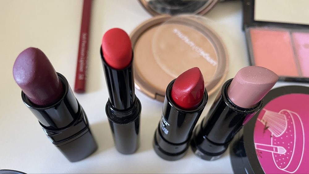 pędzle do makijażu szminki puder róże gąbka do czyszczenia pędzi