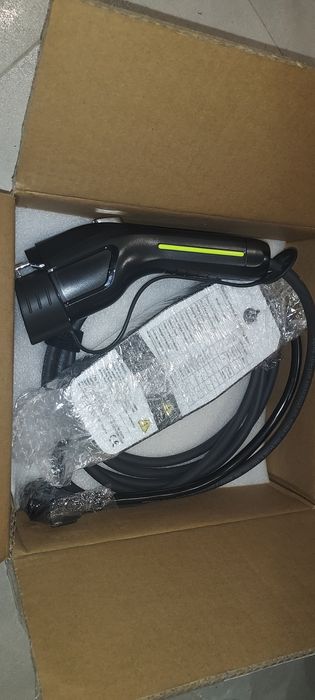 .Certyfikowana ładowarka samochodowa typ 1.