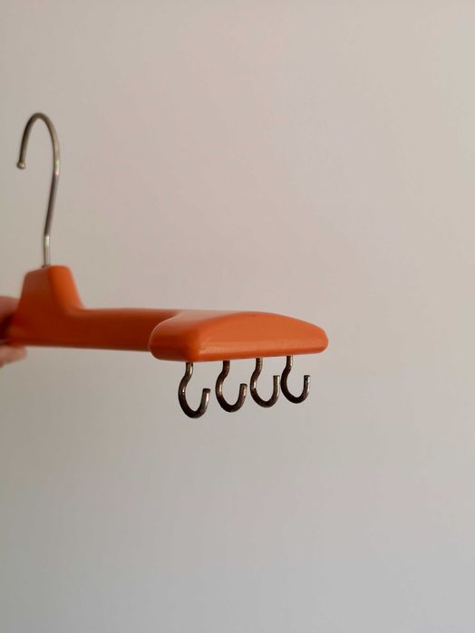 Cabide/cruzeta vintage cor de laranja, em plástico - Coronet Multifix