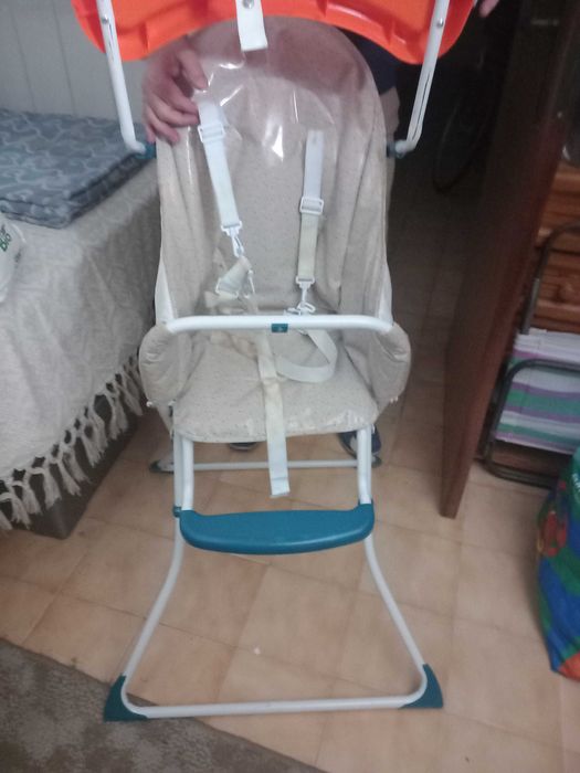 Espreguiçadeira e Cadeira de comer para bébé