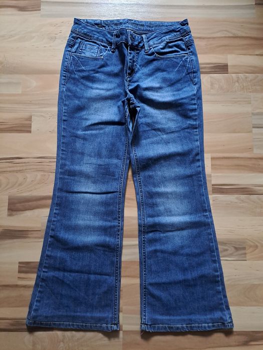 damskie szerokie granatowe spodnie jeansy bootcut dzwony z kieszeniami