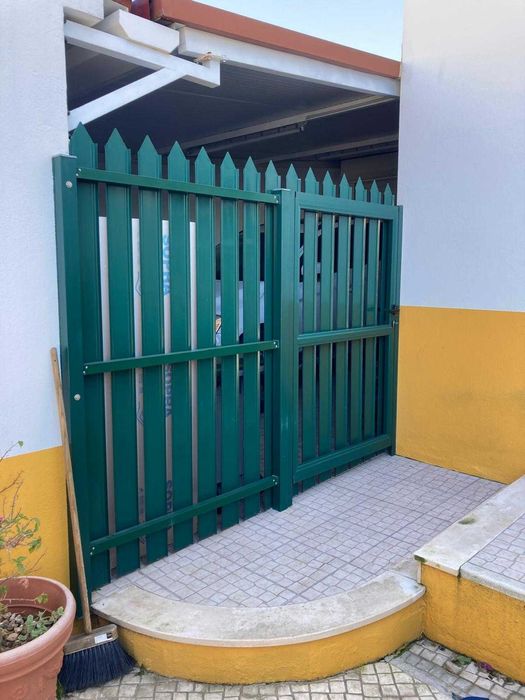 Portão em alumínio com fixo