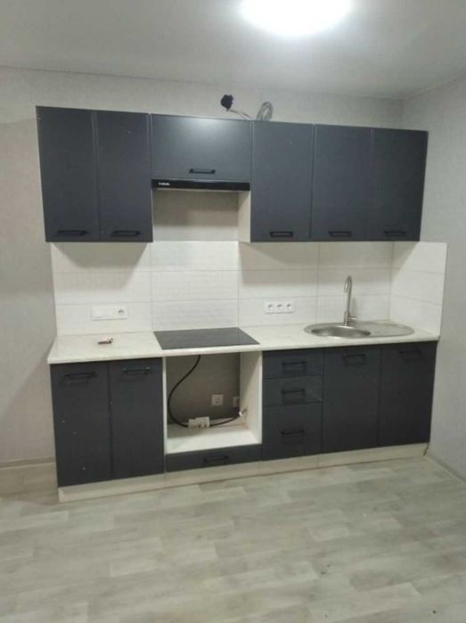 Фабричні кухні 8287м/п Фасад МДФ фарба сірий білий Безкоштовний проєкт