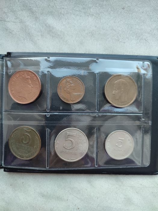 Album/klaser z monetami.