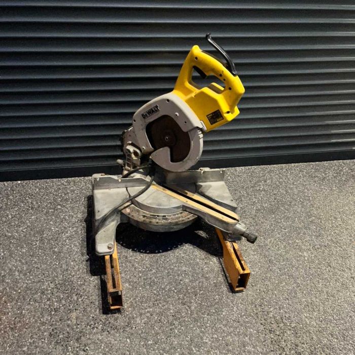 Ukośnica DEWALT DW707