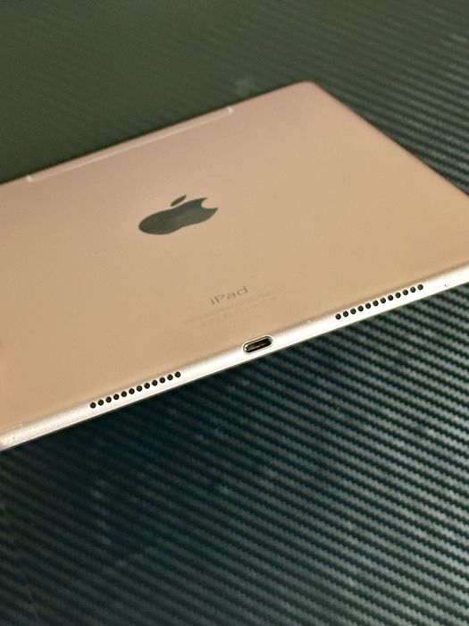 Apple iPad Pro 9.7 WiFi +LTE Rose Gold в очень хорошем состоянии
