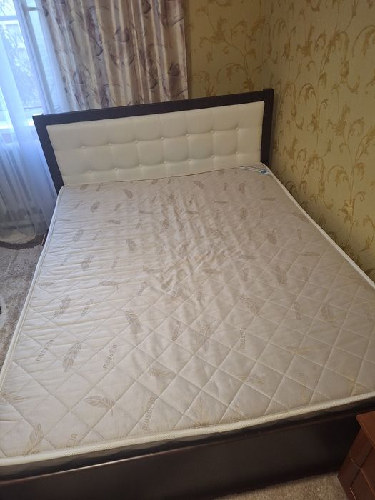 Ліжко ДЕРЕВ'ЯНЕ з матрацом