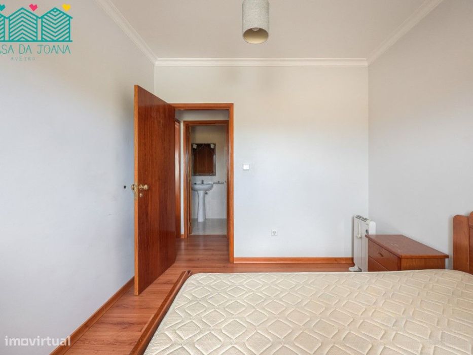 Apartamento T2 com Lugar de Garagem em Esgueira