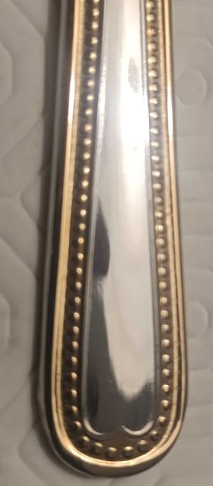 Faqueiro Bristol 18/10 de inox c/ friso em ouro (c/ 113 peças)