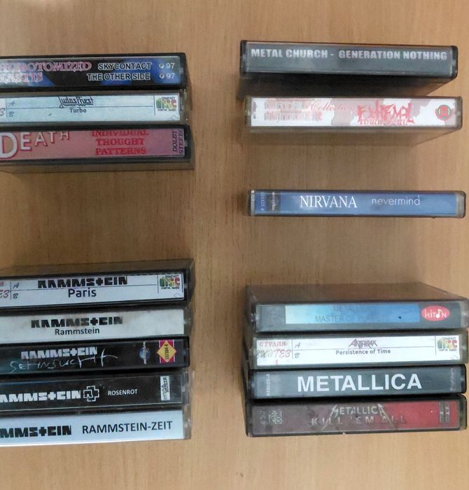Касети с записами рок гуртів