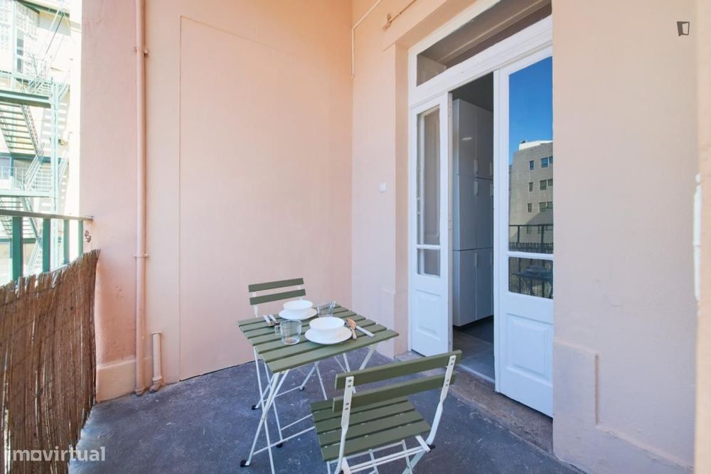Quarto - localizado em Entrecampos Lisbon
