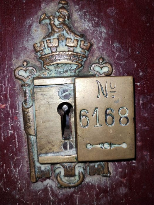 Cofre centenário blindado a funcionar perfeitamente de fácil acesso.