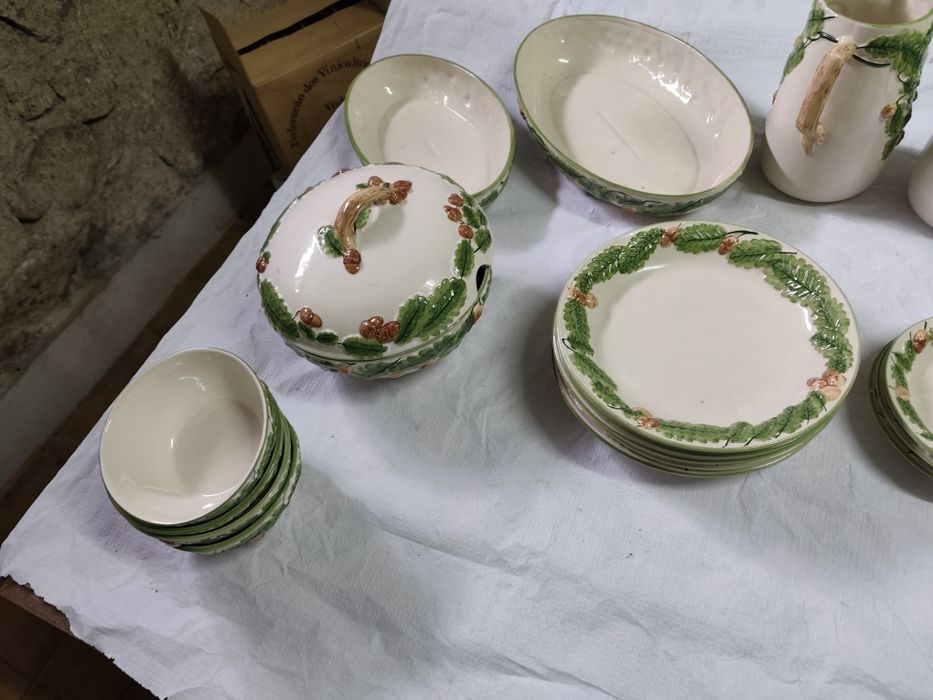 Conjunto de loiça antigo