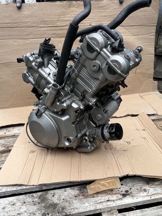 Suzuki DL1000, rok prod. 2002 z uszkodzonym łozyskiem wałka zdawczego