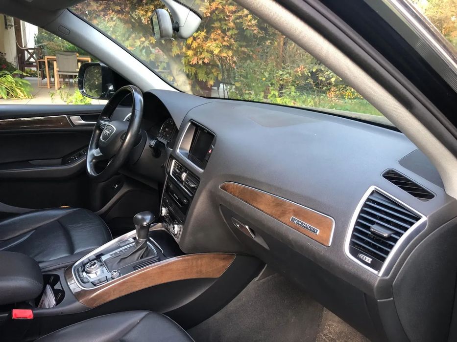 Audi Q5 2.0L PREMIUM , I-4 DI, DOHC, VVT, turbo, AWD
