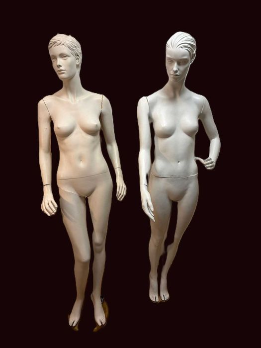Manequins antigos femeninos,  tamanho adulto com base