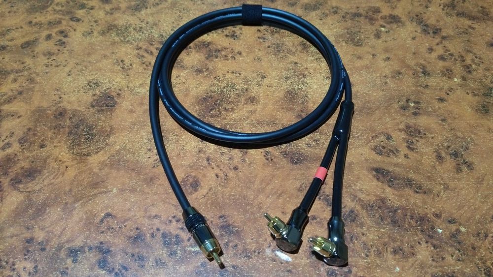 Hi-Fi сабвуферный Y-образный кабель RCA/2RCA MOGAMI Neglex W2534 экран