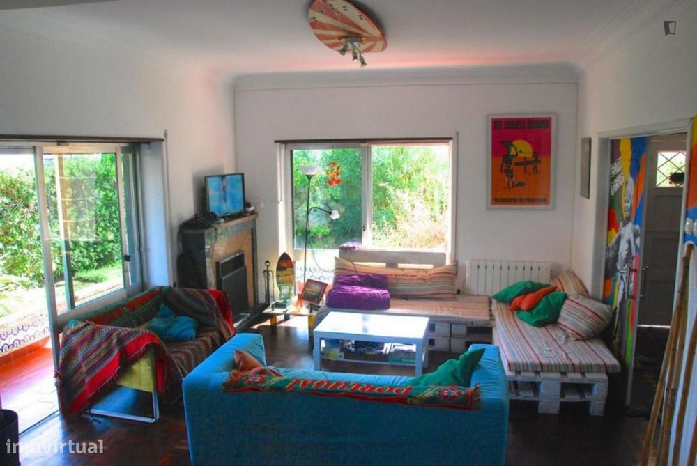 Cama - localizado em Carcavelos Lisbon