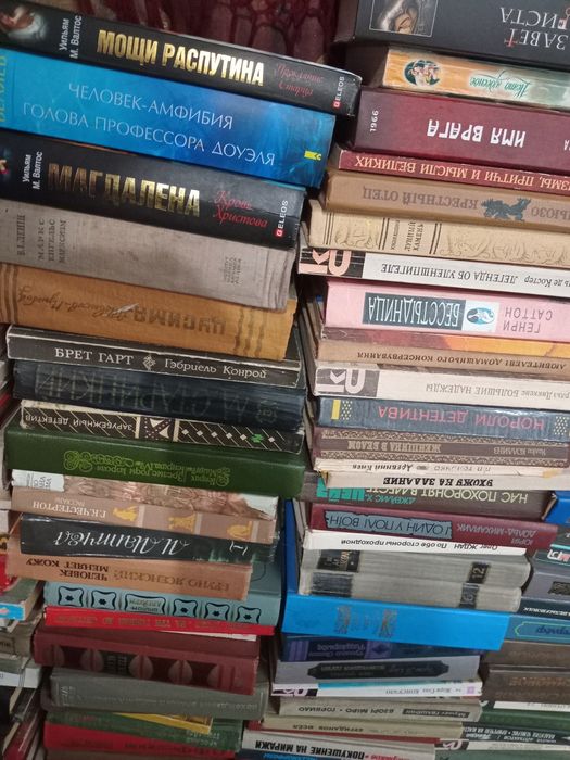 Продам книги різні.