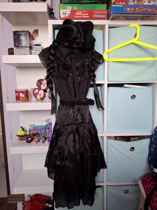 Stroj wednesday na bal