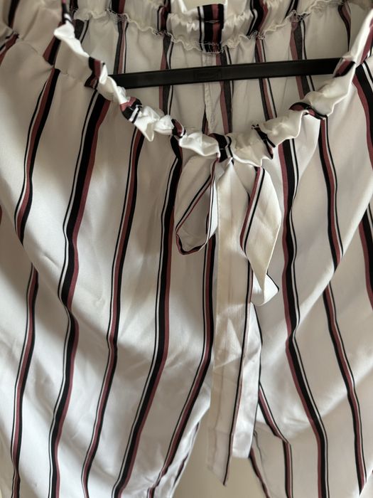 Spodnie cienkie, zwiewne, z gumka, biale w paski M/38