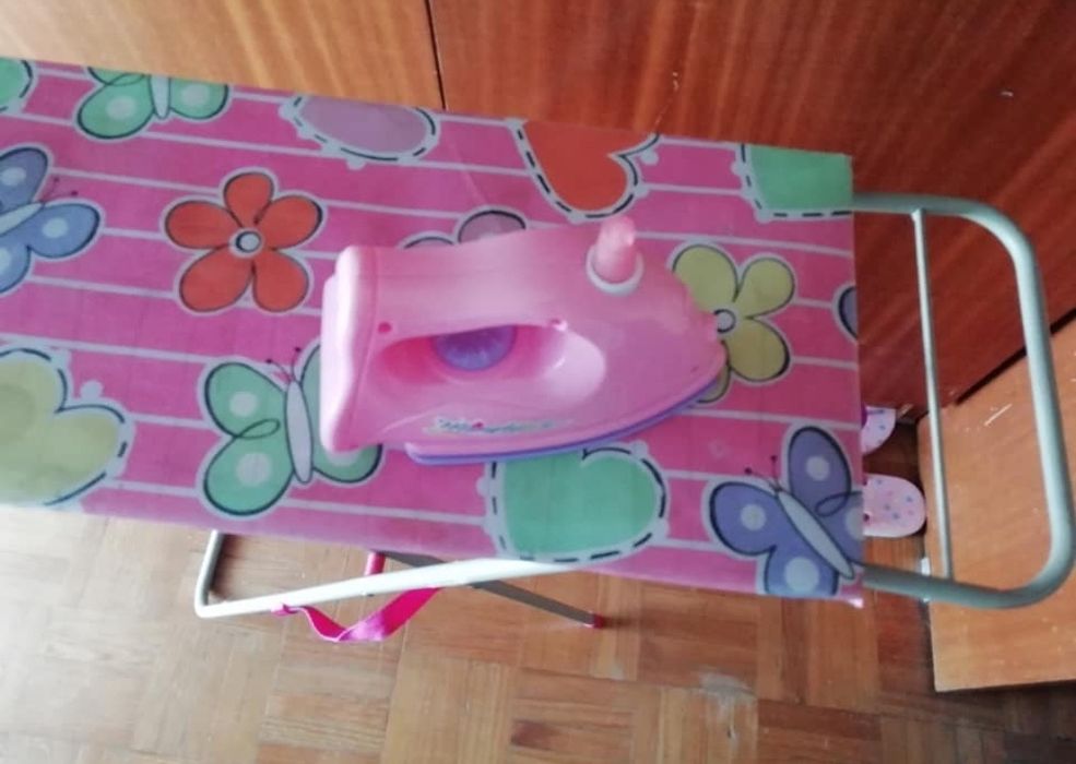 Brinquedo engomadoria tábua e ferro
