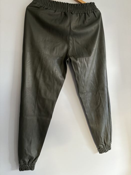 Spodnie joggery skóra ekologiczna khaki zielone  XL