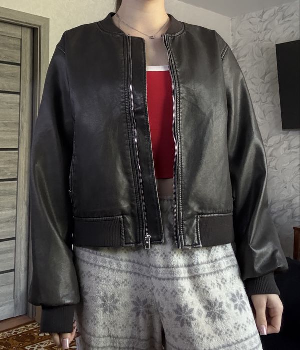 Бомбер, шкіряний бомбер, байкерська куртка, sinsay, bershka, cher17