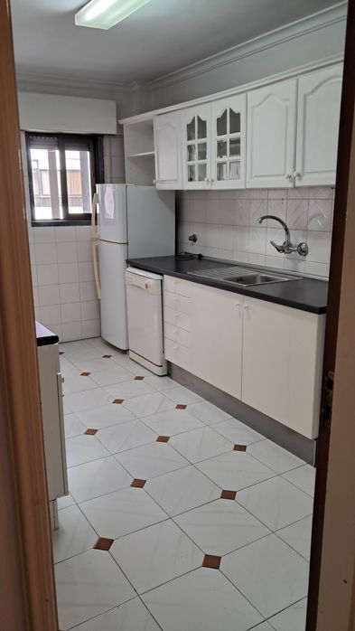 T1, com cozinha equipada na Parede