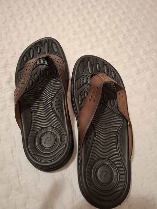 Chinelo marca pegada novo,n⁰ 45 Portugal,n⁰43 no Brasil.