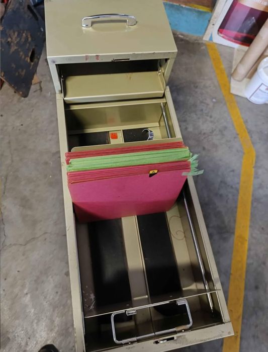 Arquivador metálico folhas A4