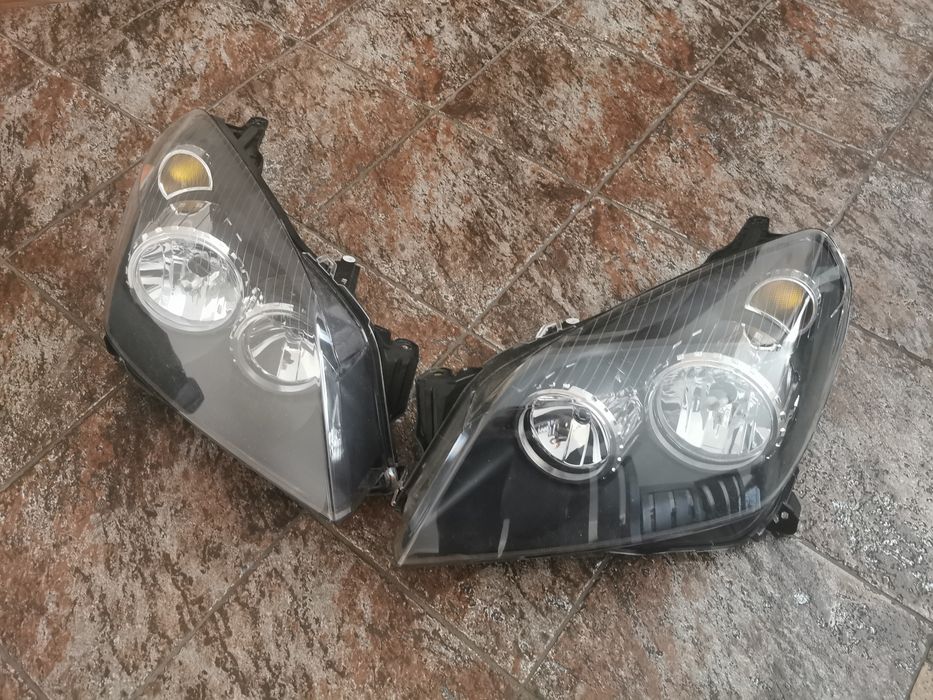 Lampa Reflektora Opel Astra H III Prawa Lewa 20A390B