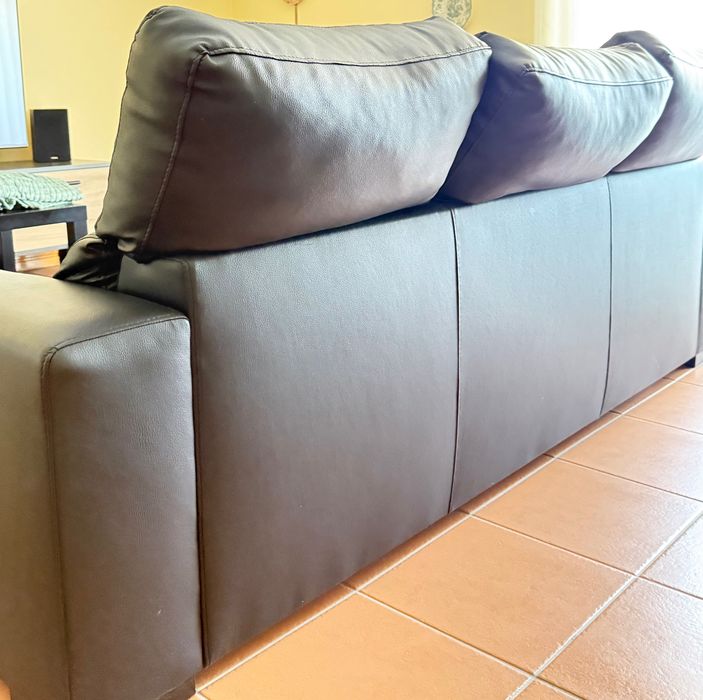 Vende-se Sofá Preto 3 lugares com Chaise Longue