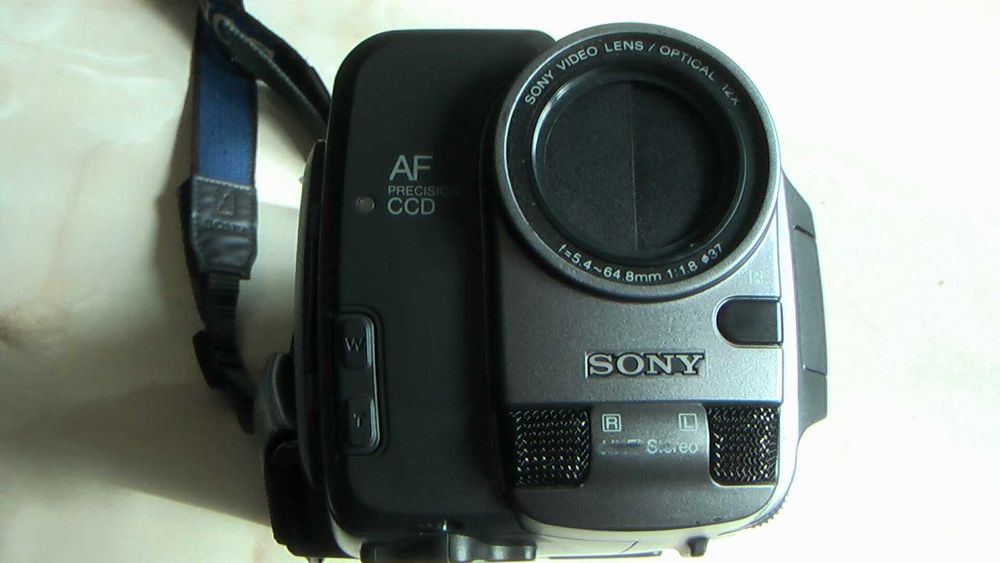 Відеокамера Sony  CCD-TRV70E