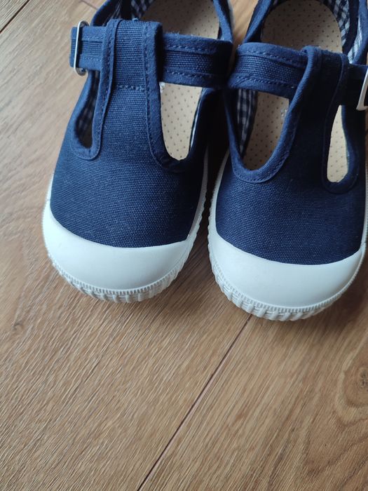 Granatowe trampki