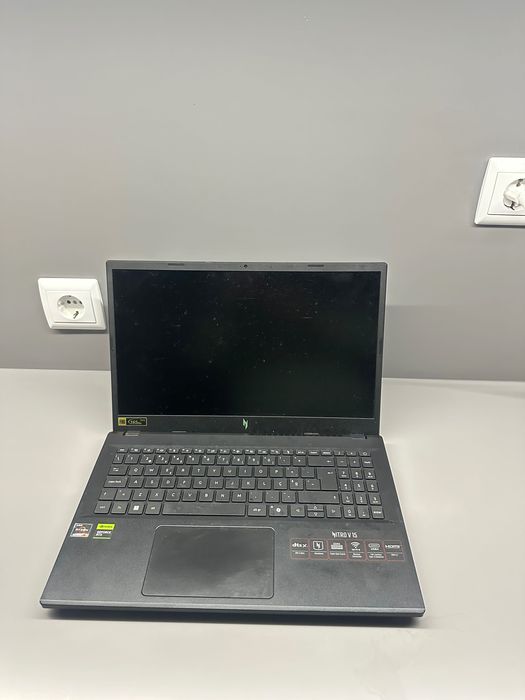 Vendo computador- Acer nitro v15 tem um ano e meio e muito pouco uso