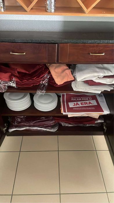 Vendo movel 2 gavetas