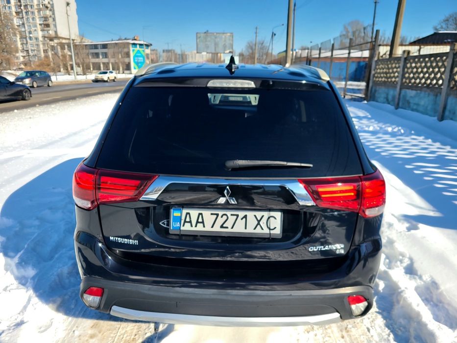 Mitsubishi Outlande 2017 2.4 газ-бензин