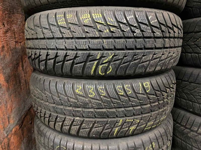 235/55/19 Nokian WR SUV 3