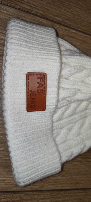 Czapka 92 biała jak nowa
