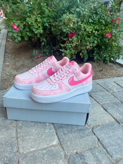 Нові жіночі кросівки Nike Air Force 1