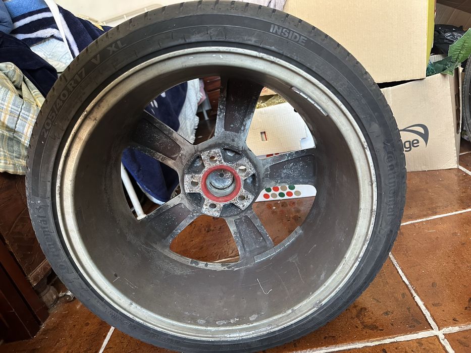 Pneus e Jantes em bom estado