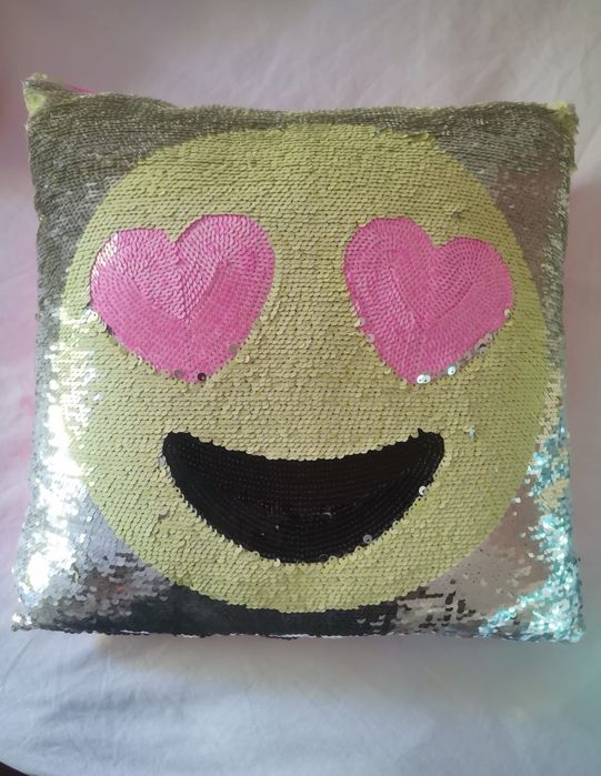 Almofada justice, lantejoulas reversiveis, emoji