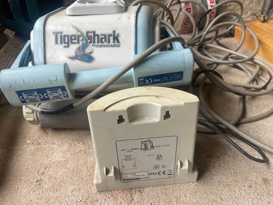 Robôs de limpeza de piscinas tiger shark apenas para peças de reposição