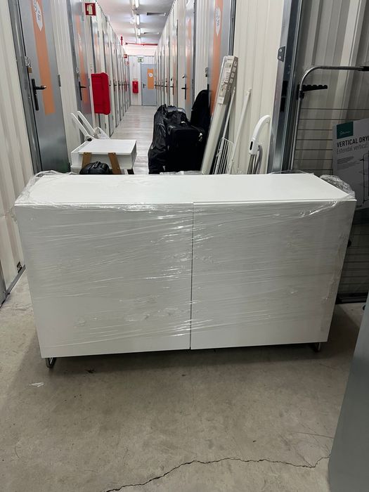 Movel tipo modelo “besta” IKEA