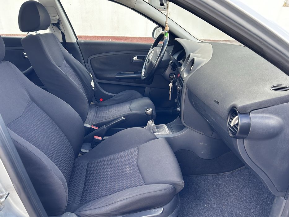 Seat Cordoba cinzento
