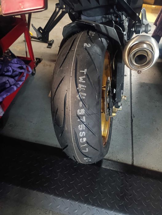 GSXR 750 k5 + Extras