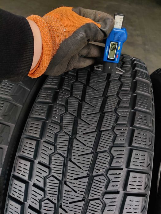 Зимові шини Йокохама Yokohama R18 225 60 відмінний стан 24р