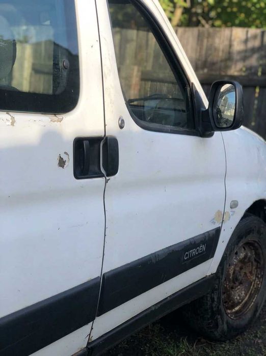 Двері передні праві Citroen Berlingo Peugeot Partner білі